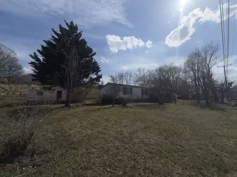 262 Lowe St, Buchanan, VA 24066 photo 4