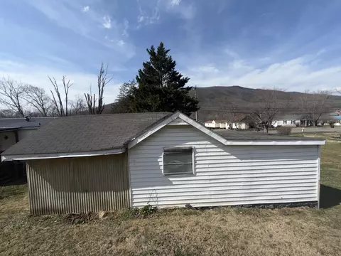 262 Lowe St, Buchanan, VA 24066 photo 6
