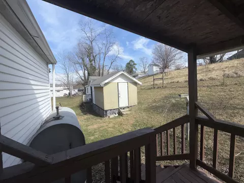 262 Lowe St, Buchanan, VA 24066 photo 11