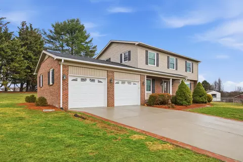 1270 Crestview Dr, Wytheville, VA 24382