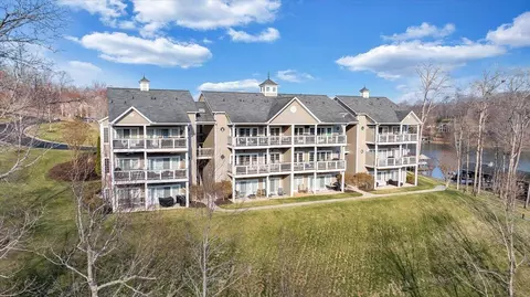 300 S Pointe Shore Dr #411, Moneta, VA 24121