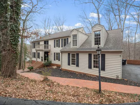 4867 Hunting Hills Dr, Roanoke, VA 24018