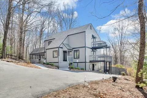 6878 Mount Chestnut Rd, Roanoke, VA 24018