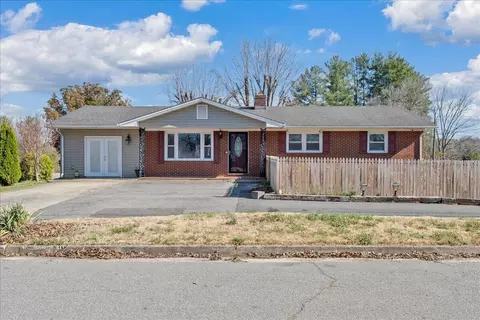 920 Ainsley St, Martinsville, VA 24112