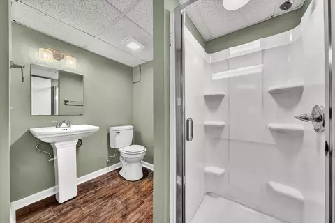 Bath - 1210 Howbert Ave SW, Roanoke, VA 24015 photo 2 of 3