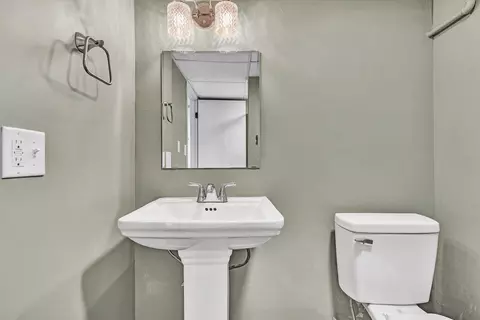 Bath - 1210 Howbert Ave SW, Roanoke, VA 24015 photo 3 of 3