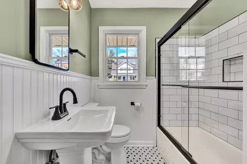 Bath - 1210 Howbert Ave SW, Roanoke, VA 24015 photo 1 of 3