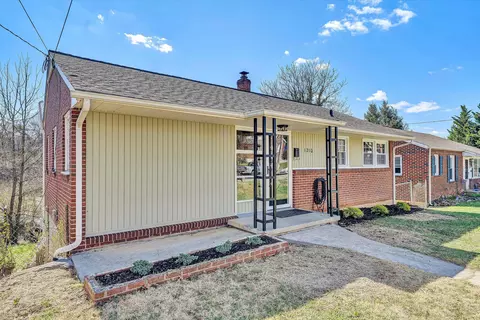 Exterior - 1210 Howbert Ave SW, Roanoke, VA 24015 photo 3 of 13