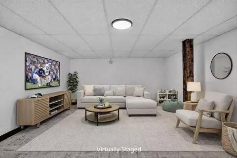 Living - 1210 Howbert Ave SW, Roanoke, VA 24015 photo 4 of 4
