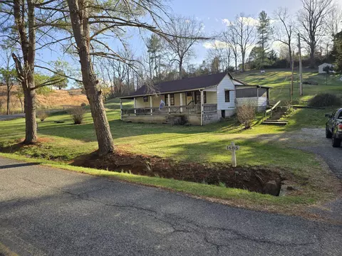 1685 Davis, Buchanan, VA 24066