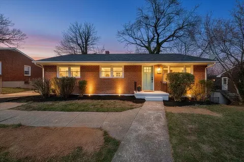 1089 Glenn Ridge Rd NW, Roanoke, VA 24017