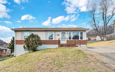 1378 Craig Robertson Rd SE, Roanoke, VA 24014