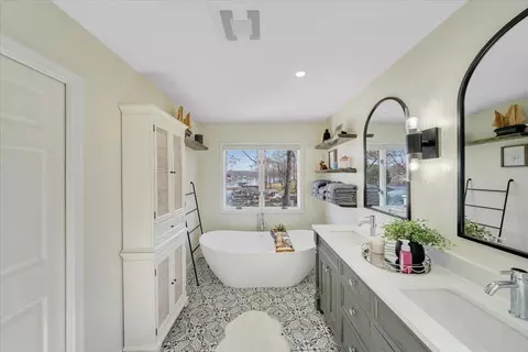 Bath - 110 Windward Dr, Moneta, VA 24121 photo 6 of 12
