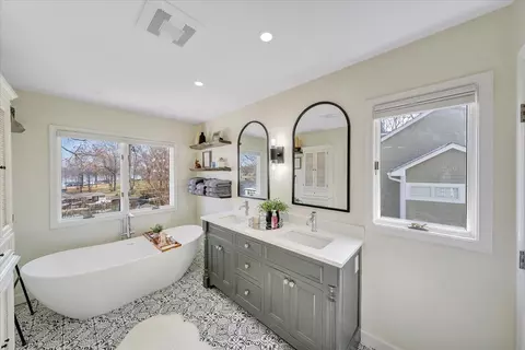Bath - 110 Windward Dr, Moneta, VA 24121 photo 5 of 12