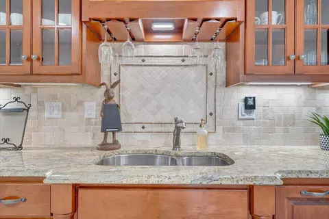 Kitchen - 110 Windward Dr, Moneta, VA 24121 photo 15 of 17