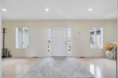 Entry Way - 110 Windward Dr, Moneta, VA 24121 photo 2 of 10