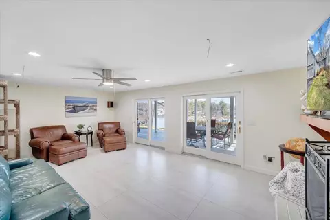 Living - 110 Windward Dr, Moneta, VA 24121 photo 7 of 8