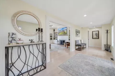 Entry Way - 110 Windward Dr, Moneta, VA 24121 photo 5 of 10