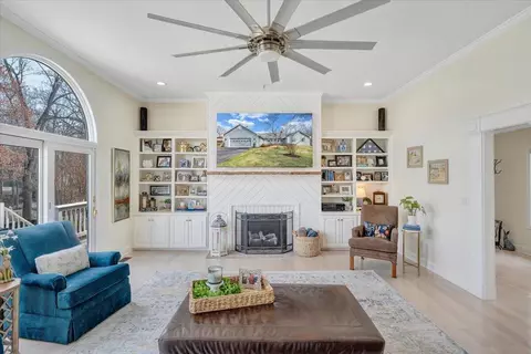 Living - 110 Windward Dr, Moneta, VA 24121 photo 4 of 8