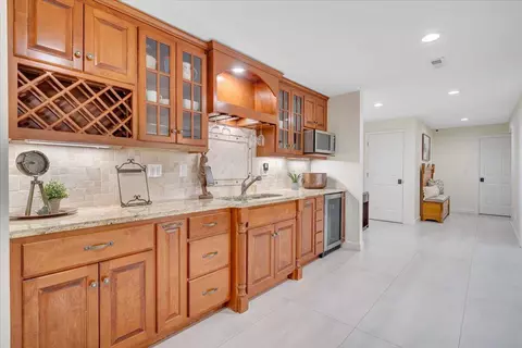 Entry Way - 110 Windward Dr, Moneta, VA 24121 photo 6 of 10