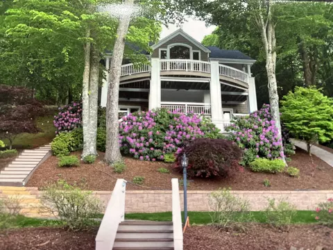 150 Waterwood Dr, Moneta, VA 24121
