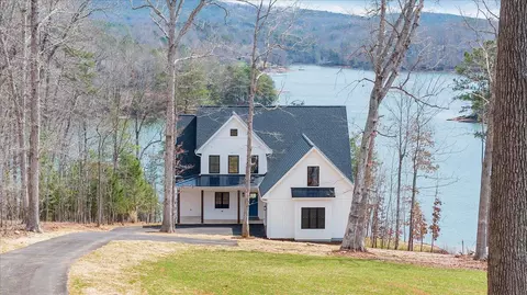 1216 Runaway Bay Rd, Lynch Station, VA 24571