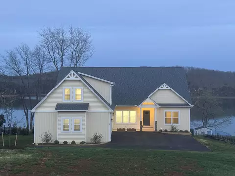 86 Dalton Ln, Lynch Station, VA 24571
