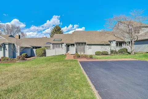 2518 S Clearing Rd, Salem, VA 24153