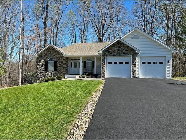 250 Cambridge Ct, Hardy, VA 24101