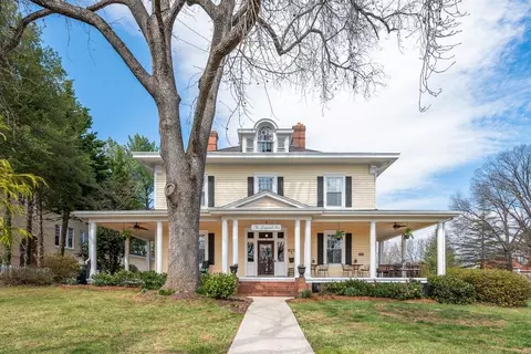 517 Longwood Ave, Bedford, VA 24523