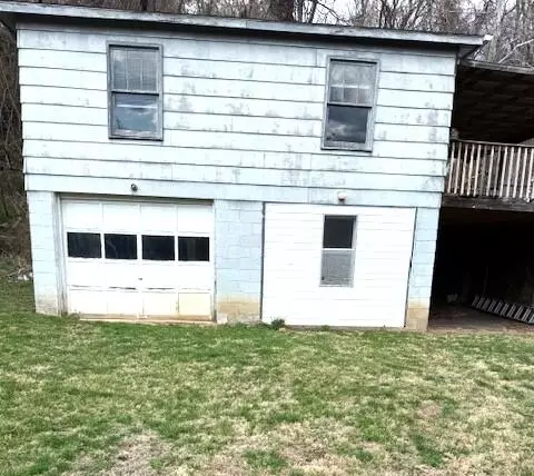 Exterior - 424 E Parrish St, Covington, VA 24426 photo 3 of 5