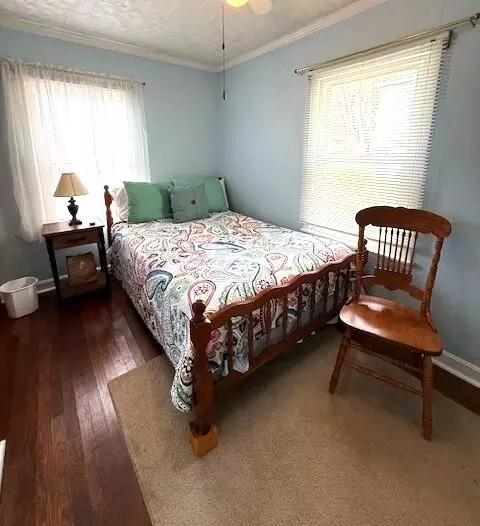 Bedroom - 424 E Parrish St, Covington, VA 24426 photo 5 of 5
