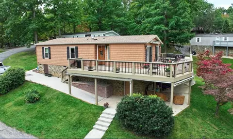 102 Hiram Way, Huddleston, VA 24104