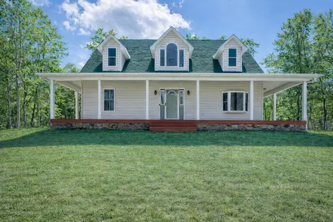 6720 Bradshaw Rd, Salem, VA 24153