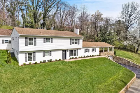 763 Oakwood Dr SW, Roanoke, VA 24015