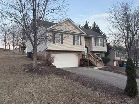 2421 Deerfield Ct SE, Roanoke, VA 24014