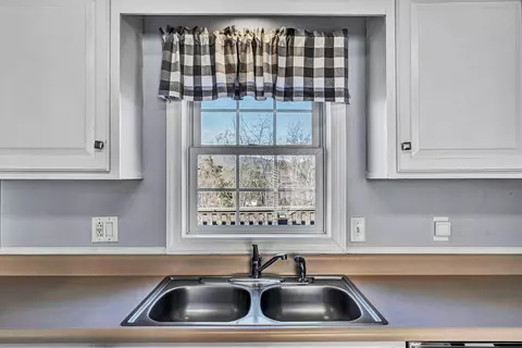 Kitchen - 804 Aster St, Roanoke, VA 24019 photo 5 of 5