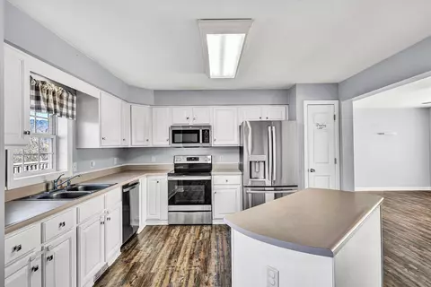 Kitchen - 804 Aster St, Roanoke, VA 24019 photo 2 of 5