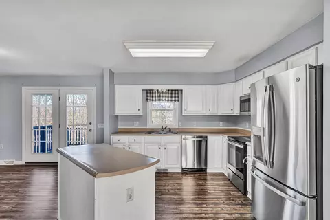 Kitchen - 804 Aster St, Roanoke, VA 24019 photo 4 of 5