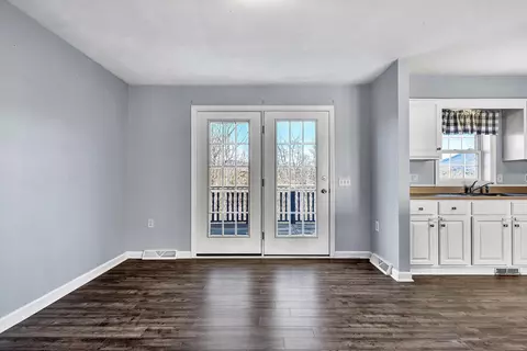 Living - 804 Aster St, Roanoke, VA 24019 photo 3 of 5