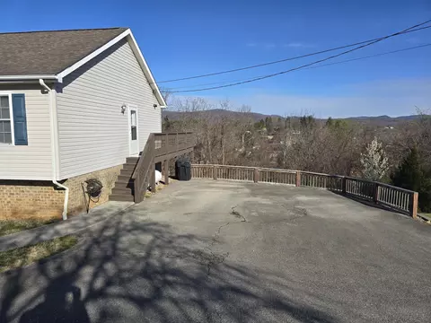 Exterior - 804 Aster St, Roanoke, VA 24019 photo 9 of 9