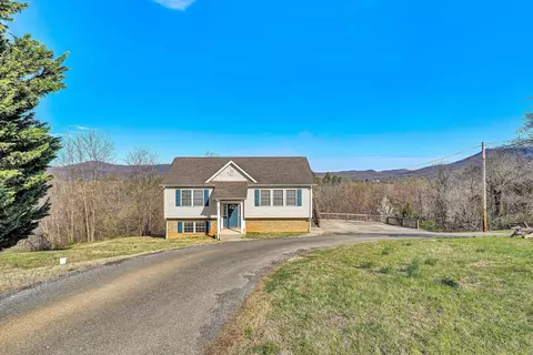 Exterior - 804 Aster St, Roanoke, VA 24019 photo 8 of 9