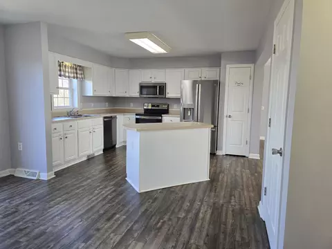 Kitchen - 804 Aster St, Roanoke, VA 24019 photo 1 of 5