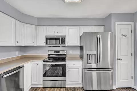 Kitchen - 804 Aster St, Roanoke, VA 24019 photo 3 of 5