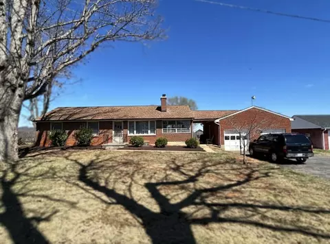 1084 Altice Rd, Moneta, VA 24121