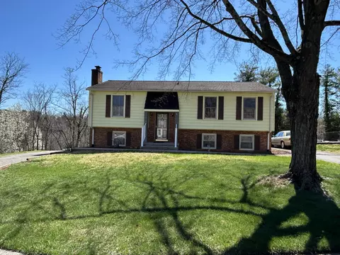 4208 Whitehall Cir, Roanoke, VA 24018