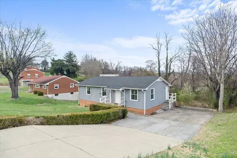 2633 Springhill Dr NW, Roanoke, VA 24017