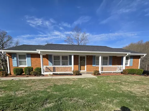 105 Rollingwood Ct, Troutville, VA 24175