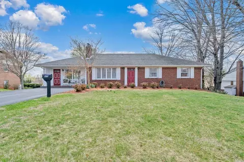 405 Hilltop Dr, Rocky Mount, VA 24151