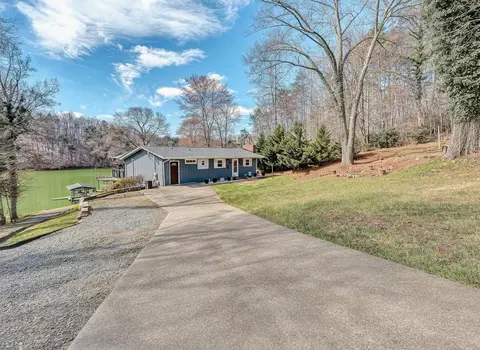 30 Crescent Ln, Wirtz, VA 24184